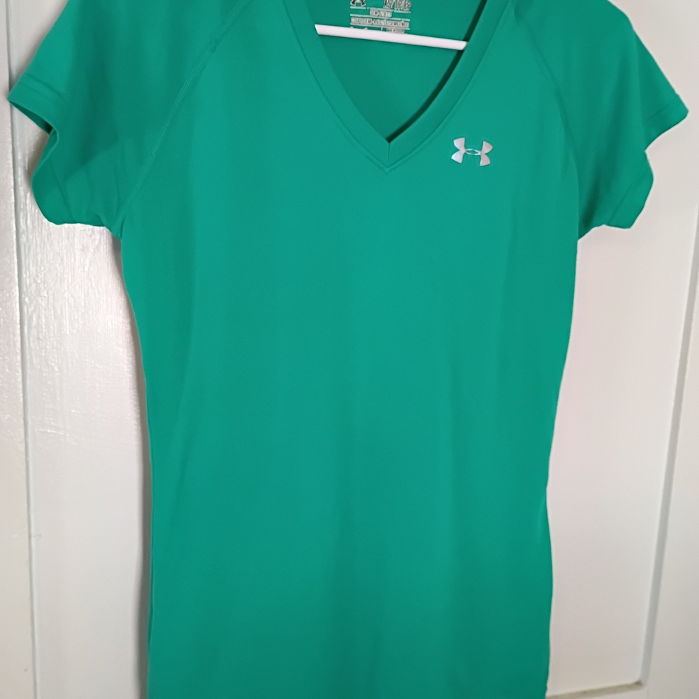 Under Armour Women's Green V-Neck Top